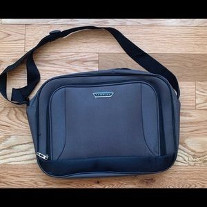 Laptop travel case